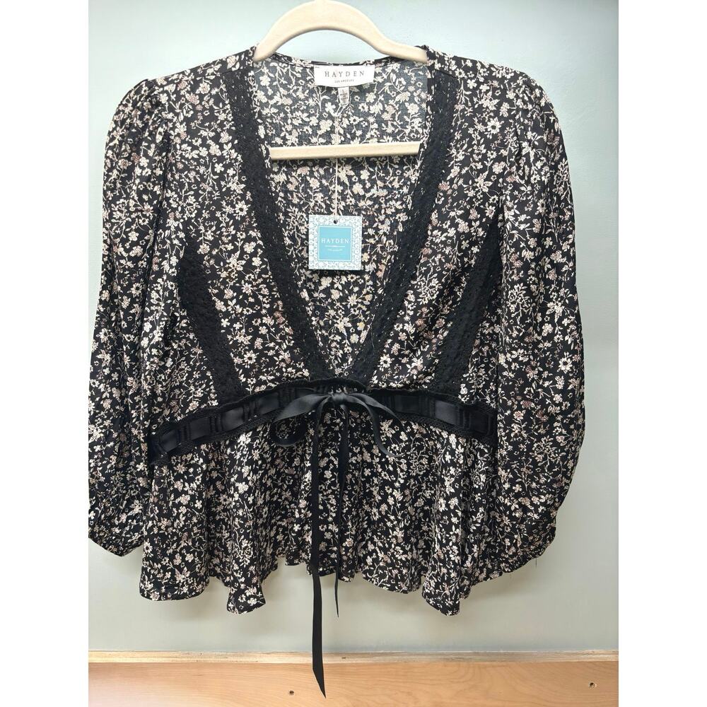 Hayden Los Angeles, Blouse in a Small Floral Print with Tie, Sz Large
